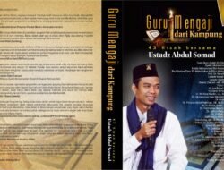 Milad Ke-43, UAS Dapat Kado Buku “Guru Mengaji Dari Kampung”