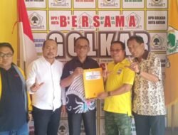 Mantan Kepala BP Batam Ambil Formulir Pendaftaran Bakal Calon Walikota di DPD Golkar