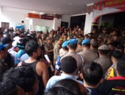 Massa Korban Gusuran Pasar Induk Paksa Walikota Batam Temui Mereka