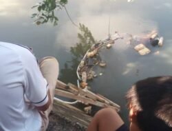 Warga temukan Mayat Pria Terapung di Parit Perumahan Tiban