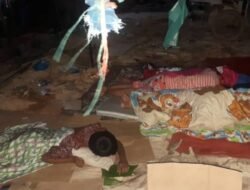 Korban Longsor Jodoh Tidur Beralaskan Kardus Beratapkan Terpal