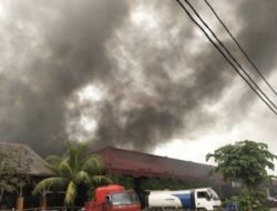 Gedung Bekas Angso Dua dilalap Si Jago Merah