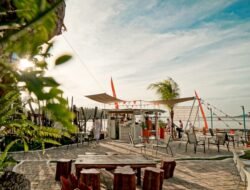 Nikmati Makanan Western Campfire dengan Pemandangan Pantai di Harris Resort Waterfront