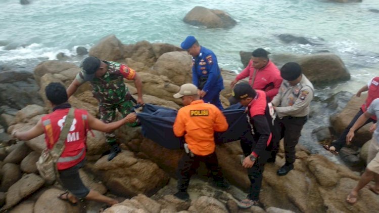 Tim SAR Gabungan Evakuasi Dua Korban Tenggelam di Pantai Trikora