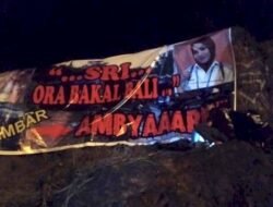 Spanduk Sri Ora Bali “Korban Bimbar” Terpajang di Bukit Daeng