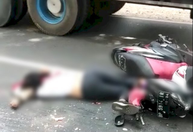 Sempat Melawan saat Dijambret, Seorang Wanita Naas tergilas trailer