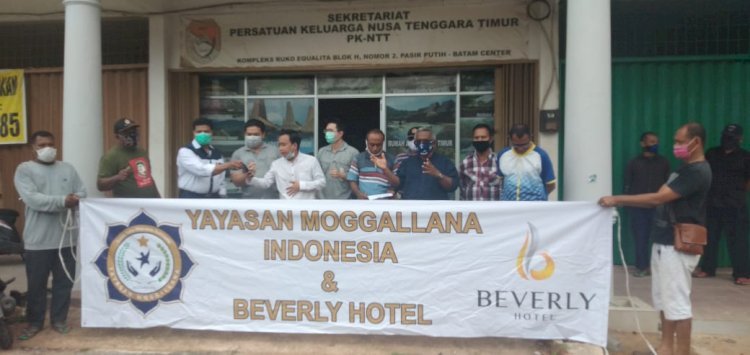 Keluarga PK NTT Salurkan 500 Paket Sembako Bagi Warga tak Mampu