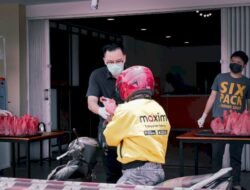 Rutin, Tiap Hari Puluhan Makanan dibagikan Gratis dari Manajemen Hotel untuk Ojol