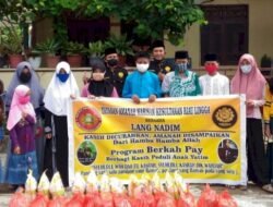 Lang Nadim Berbagi Sembako untuk Anak Yatim di tengah Covid 19