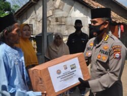 Ditengah Pandemi, Polda Banten Terus Sisir dan Bagikan Sembako ke Warga Kurang Mampu