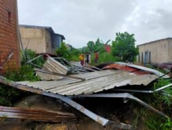 Puting beliung Sapu 11 Rumah Warga Kampung Bagan – Sei Beduk