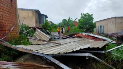 Puting beliung Sapu 11 Rumah Warga Kampung Bagan – Sei Beduk
