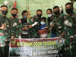 Satgas TNI Gelar Khitanan Door To Door Untuk Anak-anak Di Perbatasan