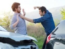 Ludahi Pengendara Motor Karna Tidak Terima Diklakson