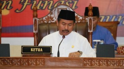 Ketua DPRD kota Batam, Nuryanto saat memimpin rapat beberapa waktu lalu. (foto : Ist)