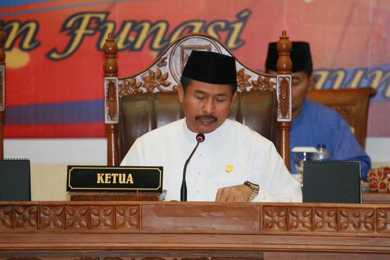 Ketua DPRD kota Batam, Nuryanto saat memimpin rapat beberapa waktu lalu. (foto : Ist)
