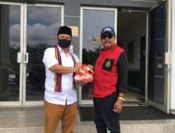 Pencegahan Terhadap Covid, Dewan M Rudi Bagikan Masker SInergi Untuk Warga Punggur