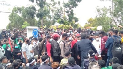 Fenomena ‘Helm Merah’ Di Aksi Damai Aliansi Mahasiswa Kota Batam