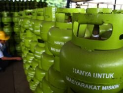 Warga Taman Yose Nongsa Rela Antri 7 Jam Untuk Dapatkan Gas Melon 3 Kg