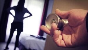 2 Artis ini Tertangkap Threesome dengan Lelaki Hidung Belang