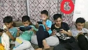 Netizen Galau Cari Keanehan Dalam Gambar Ini