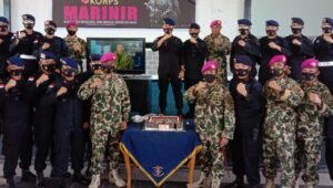 Keakraban Sat Brimob Polda Kepri  dan Batalyon Infanteri 10 Marinir/SBY pada HUT ke-75 Korps Marinir