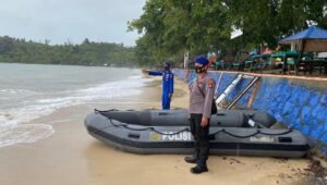 Cegah Laka Laut, Satpolair Karimun Patroli Seputaran Pantai