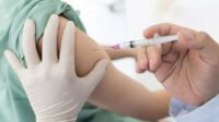 Kemenkes Belum Capai Target Vaksinasi Kepada Nakes