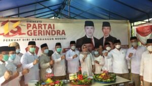 Berusia 13 Tahun, Gerindra Kepri Potong Tumpeng dan Bagikan 3000 Paket Sembako