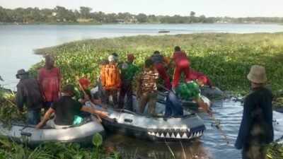 Tni, Polri Bersama Pemkab Karimun Bersihkan Taman Hijau