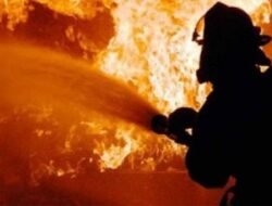 Cemburu Istri Ngantor Saat Libur, Suami Pegawai Bakar Kantor Bappeda Riau