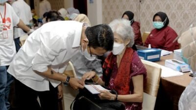 Pemko Batam Suntikan Vaksin Covid ke 500 Lansia