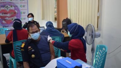 vaksinasi tahap pertama