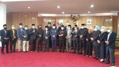 DPRD Gelar Sidang Paripurna Pemberhentian Bupati dan Wabup Karimun