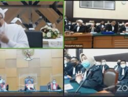 Didampingi 20 Pengacara HRS Jalanin Sidang Perdana Kasus Swab