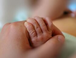 Satu Sekolah Geger, Siswi Ini Brojol Saat Sedang Ujian