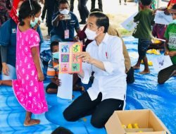 Presiden Jokowi Mengujungi Posko Pengungsian di Lembata NTT