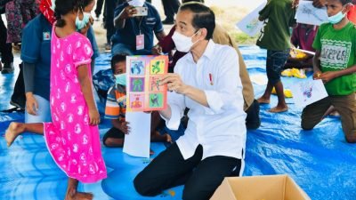 Presiden Jokowi Mengujungi Posko Pengungsian di Lembata NTT