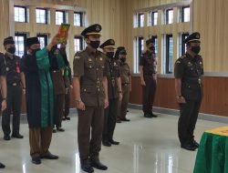 Rahmad Azhar Lantik Dua Pejabat Baru di Lingkungan Kejari