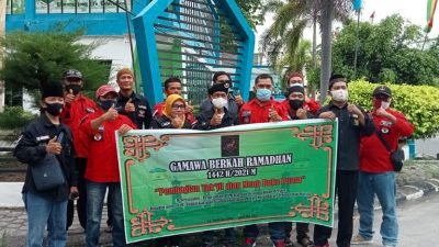 Gamawa dan PBB Berbagi Takjil Kepada Penguna Jalan
