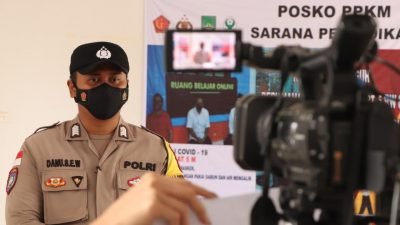 Bripka Danu, Bhabinkamtibmas Kelurahan Baloi Indah yang mendapatkan penghargaan dari Kapolri.