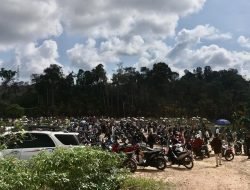 Lebaran Pertama, Ribuan Peziarah Berdesakan di TPU Sei Temiang