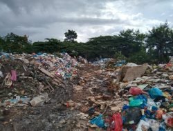 Sampah Menggunung di TPS Sei Beduk, Kabid DLH : Segera kita Bersihkan Hari ini !