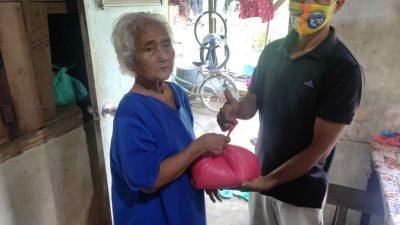 PAC Gamawa Menyalurkan Sembako kepada Warga Kuta