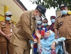 Umur 75 Tahun, Nenek Nurlela Penerima Vaksin Tertua di Batu Bara