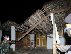 Gempa 6,2 MA Hancurkan Puluhan Rumah di Jawa Timur