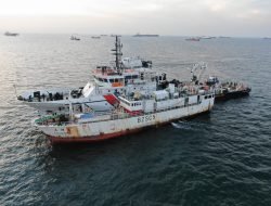 KPLP Tanjung Uban Evakuasi Jenazah ABK WNI Dari kapal Ikan Berbendera Cina