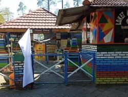 Akibat Pandemi, Tempat Usaha di Mojokerto Kibarkan Bendera Putih