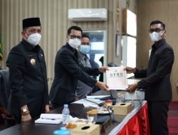 Raperda Pendidikan dan Pesantren Disahkan DPRD Meranti