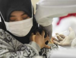 Cerita Warga Gagal Vaksin Karena NIK Dicuri Orang